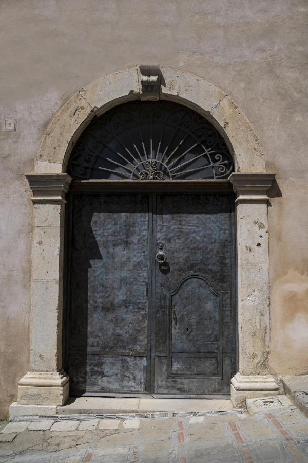ホテル Palazzo Laureano - Dimora Storica Tricarico エクステリア 写真