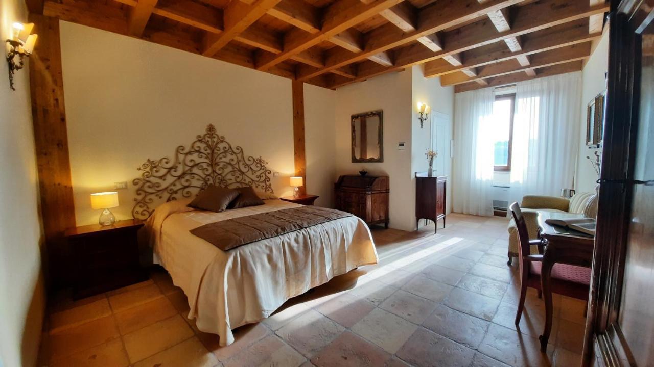 ホテル Palazzo Laureano - Dimora Storica Tricarico エクステリア 写真