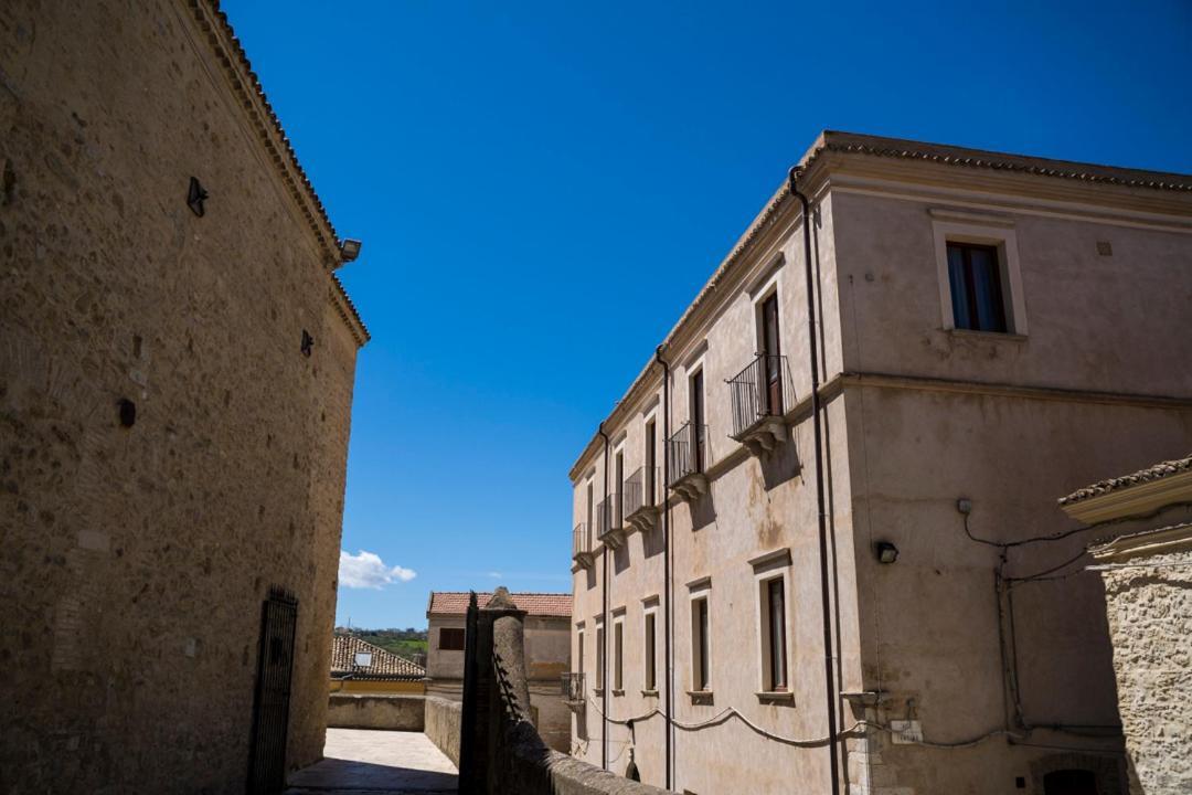 ホテル Palazzo Laureano - Dimora Storica Tricarico エクステリア 写真