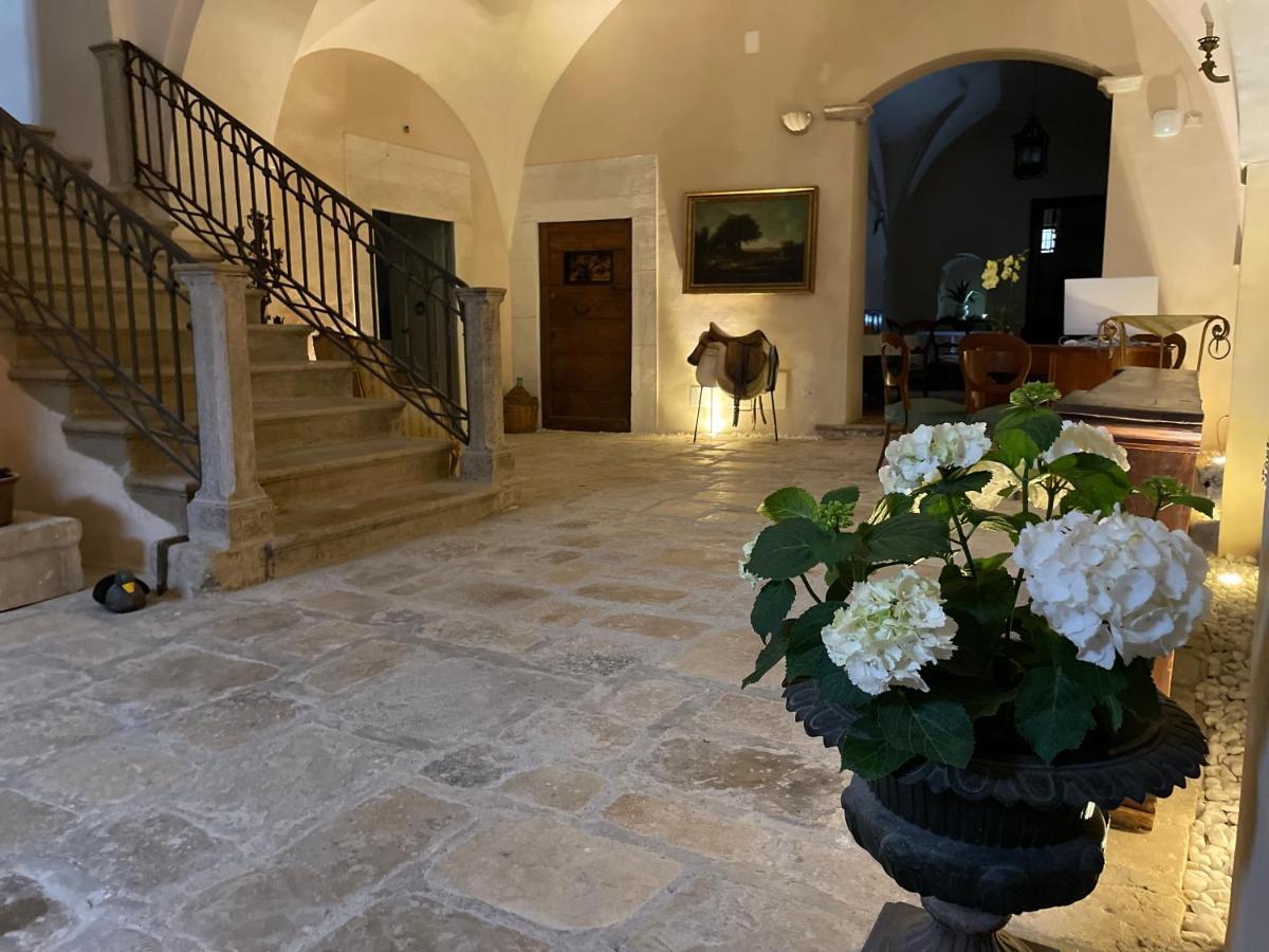ホテル Palazzo Laureano - Dimora Storica Tricarico エクステリア 写真