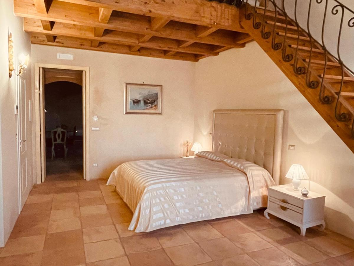ホテル Palazzo Laureano - Dimora Storica Tricarico エクステリア 写真